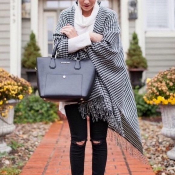 •houndstooth blanket scarf/Poncho• - Picture 3 of 4
